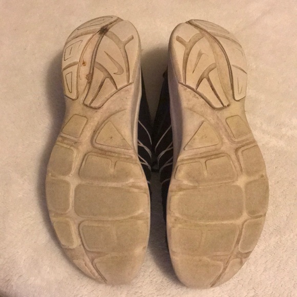 Nike Darwin’s (Size 9) - Picture 2 of 3